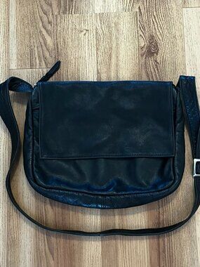 Vintage SVEN Berkeley USA Black Leather Bohemian HippieFlap Front Crossbody BAG
